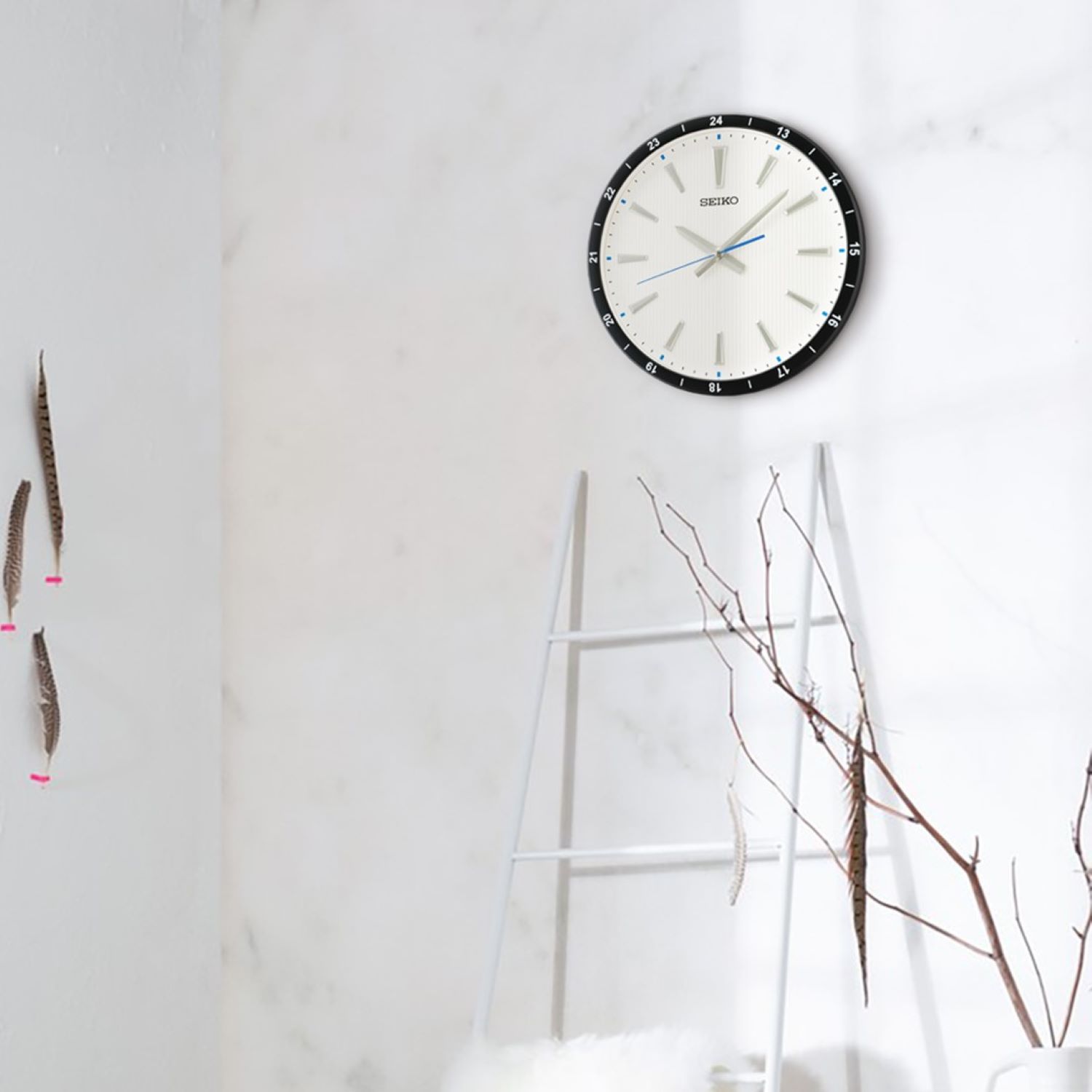 Seiko 14" Kao Wall Clock, White - Image 5